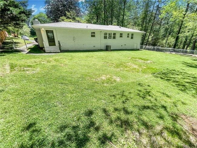 Building Photo - 2307 Rubart Dr