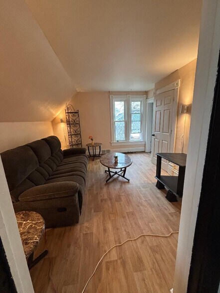 Building Photo - 520 Lawrence Ave