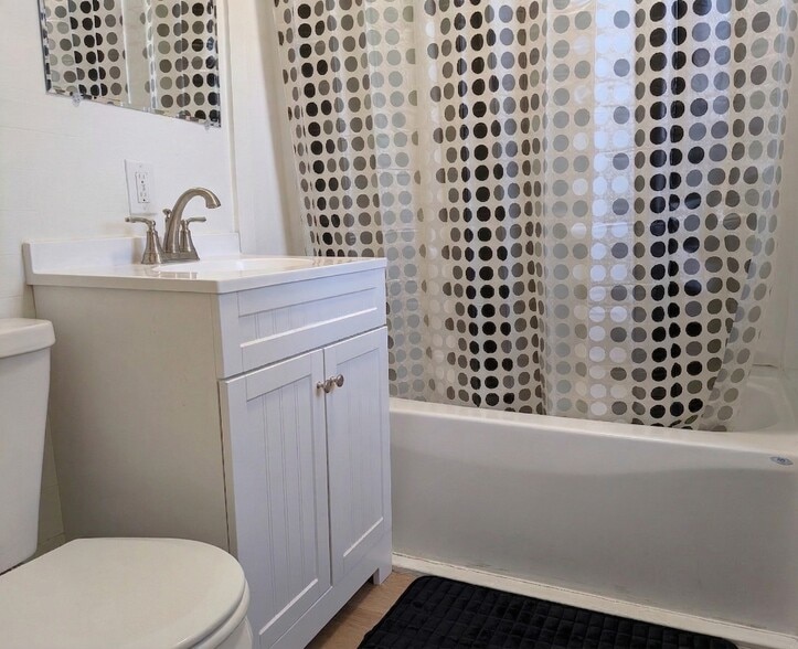 Building Photo - 900 Cherry Alley