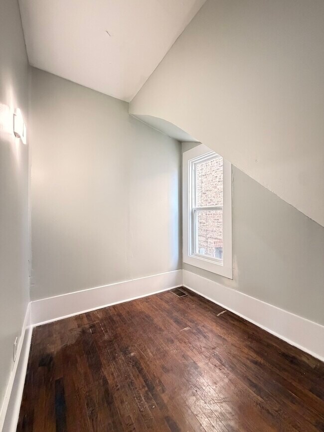 Building Photo - 2342 N Kimball Ave