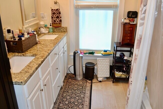 Building Photo - 1306 Columbia Rd