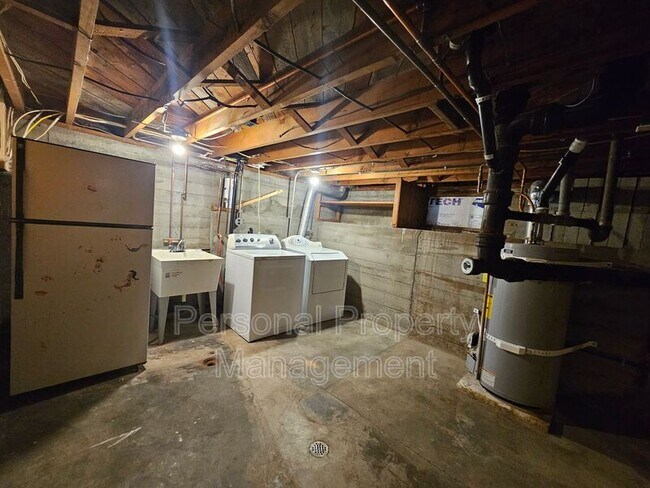 Building Photo - 8006 NW 9th Ave