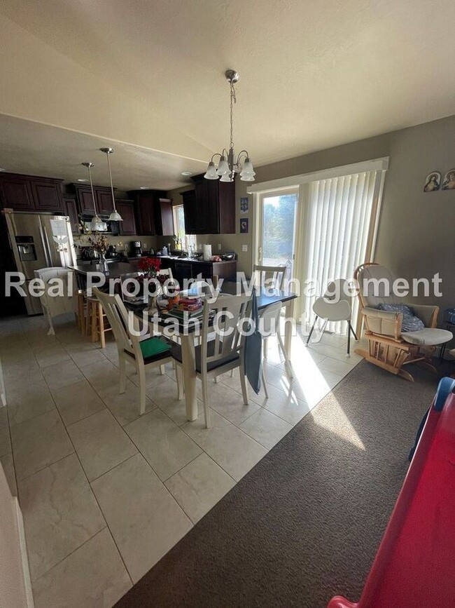 Building Photo - 473 W 2070 N