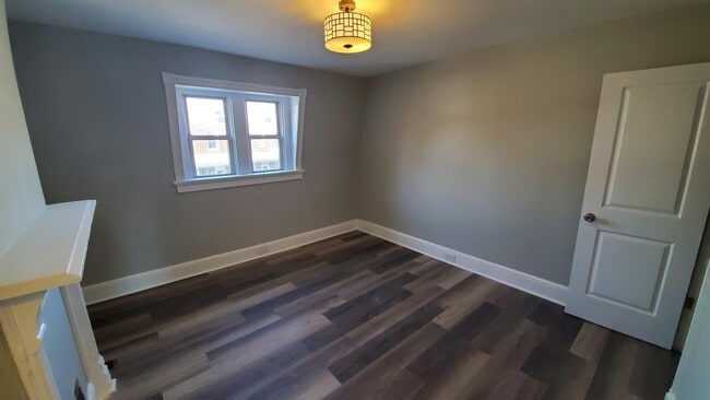 Building Photo - 315 W 30th St