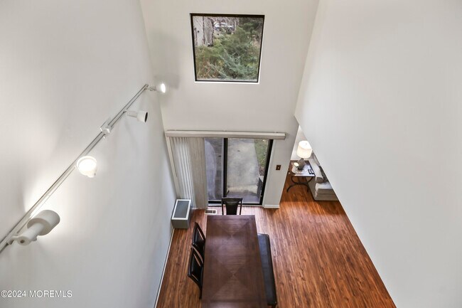Building Photo - 110 Bowne Ct