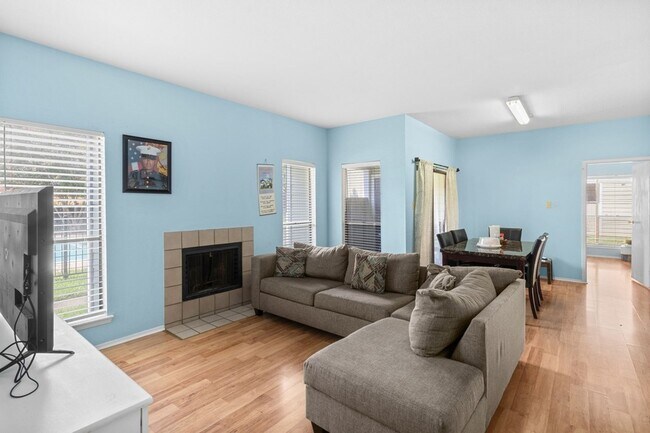 Building Photo - 6602 Harbor Town Dr