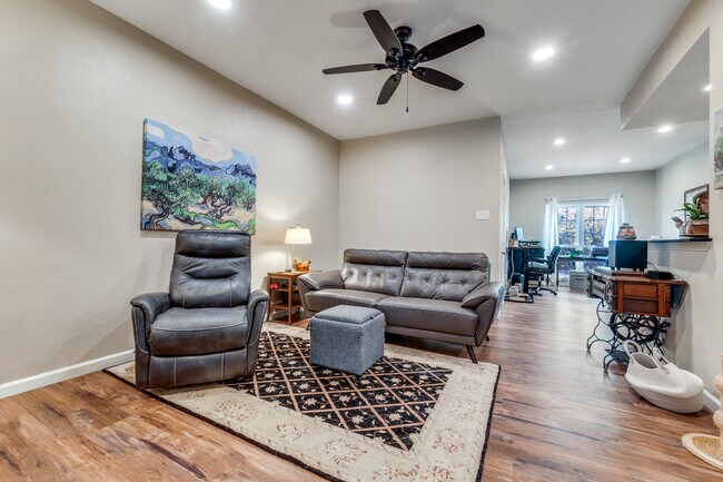 Building Photo - 8601 Park Ln