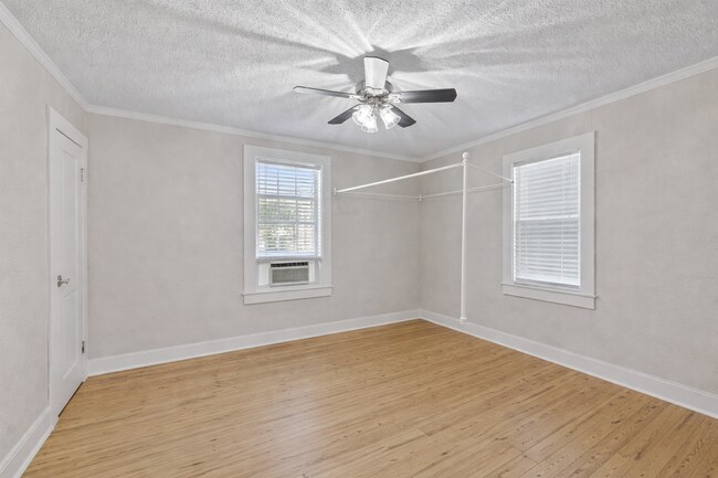 Building Photo - Cherrywood Duplex 7 Bedroom 4 Full Baths