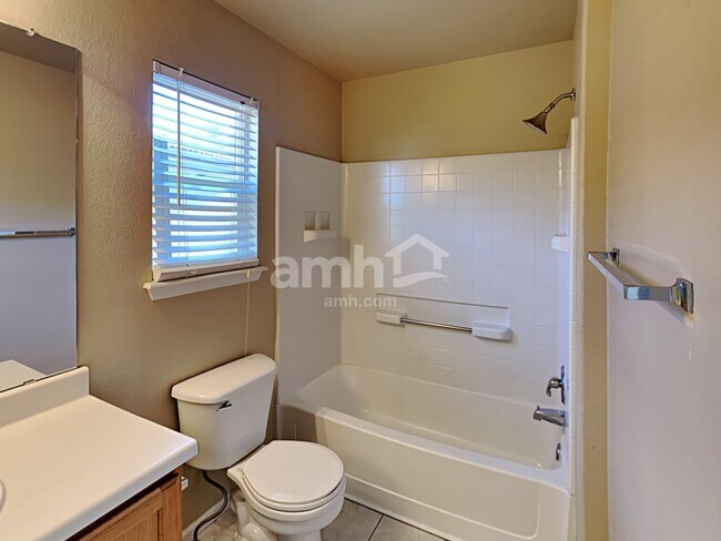 Building Photo - 4892 Waldenwood Dr