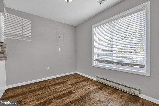 Building Photo - 1702 Village Rd