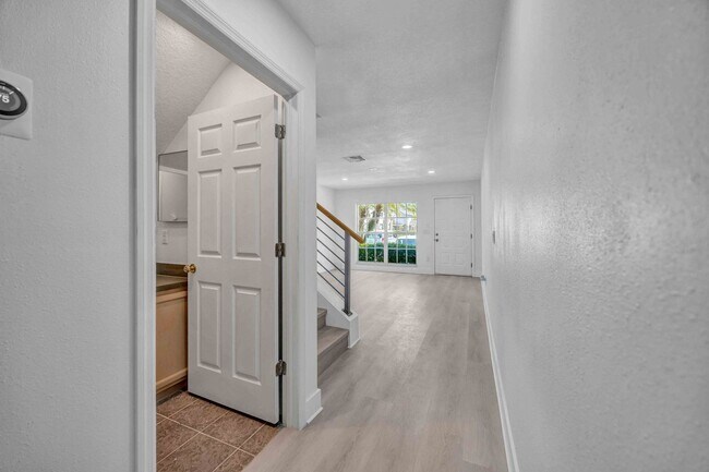 Building Photo - 2 Bedroom and 2.5 Bathroom Townhouse