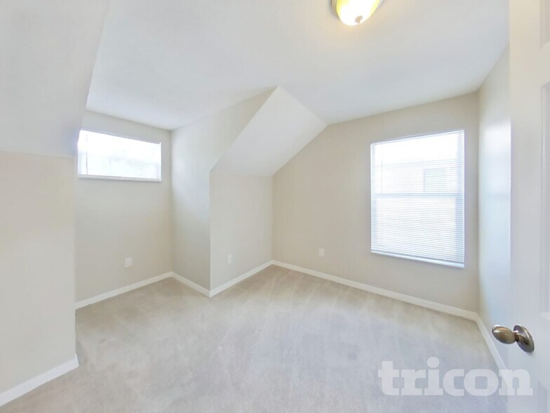 Building Photo - 6739 Summer Haven Dr
