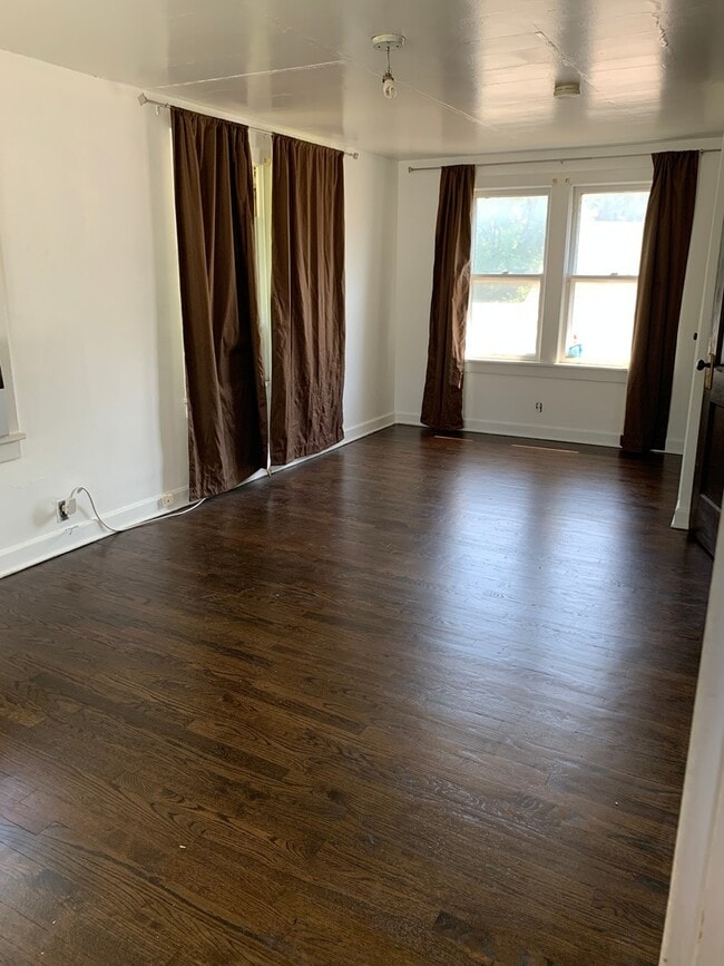 Building Photo - Beautiful 3 Bedroom Home
