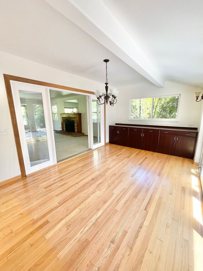 Building Photo - $3,900/month – Rare Country Feel on an Expansive Lot in One of Santa Rosa's Desirable Neighborhoods!