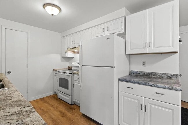 Building Photo - 1581 Biemeret St