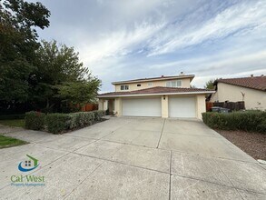 Building Photo - $4795 - Spacious 5 Bed/3 Bath Gilroy Home ...