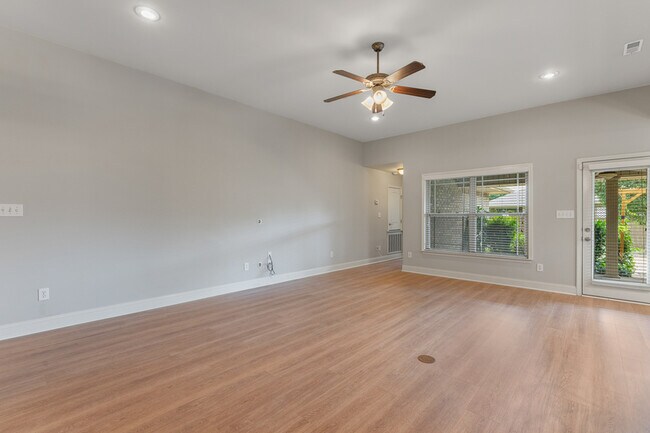 Building Photo - 323 Harbor Glen Dr SW