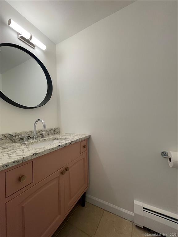 Building Photo - 10 Evergreen Pl