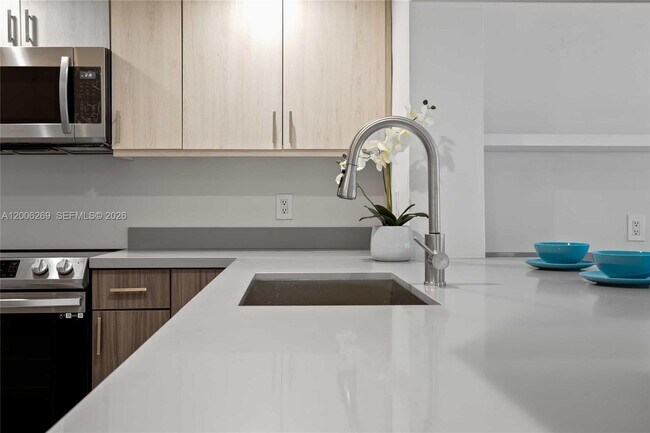 Building Photo - 8881 N Lake Dasha Dr