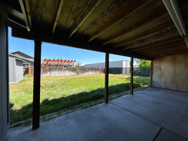 Building Photo - Remodeled 3 Bedroom / 1 Bathroom House on ...