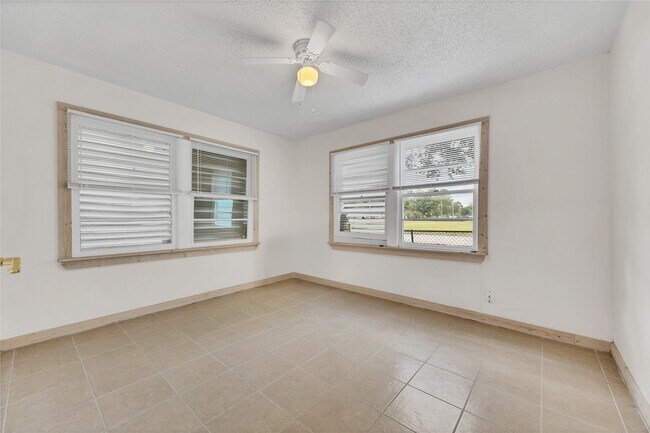 Building Photo - 3103 H Ave