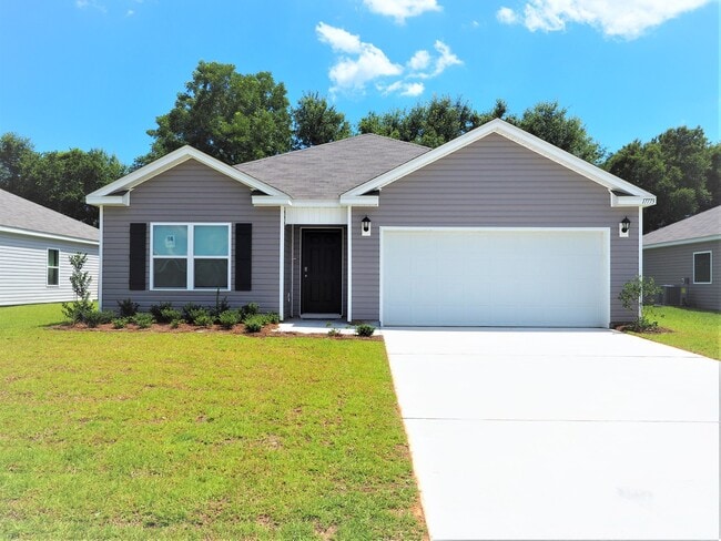 Building Photo - 4 Bedroom home with community pool!