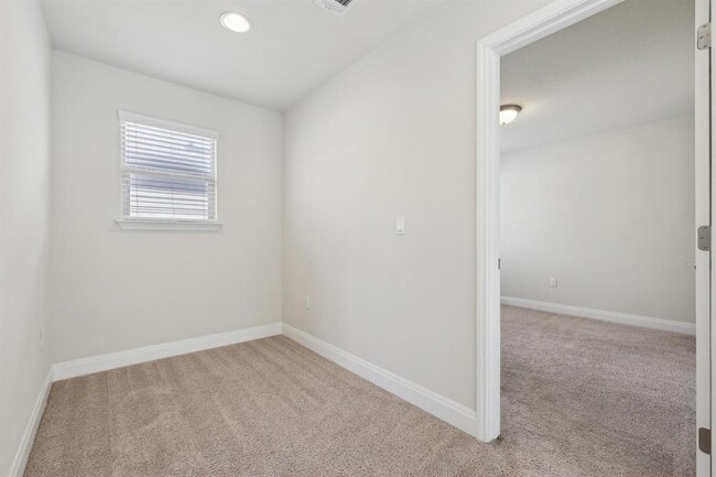 Building Photo - 10418 Turnbull Loop