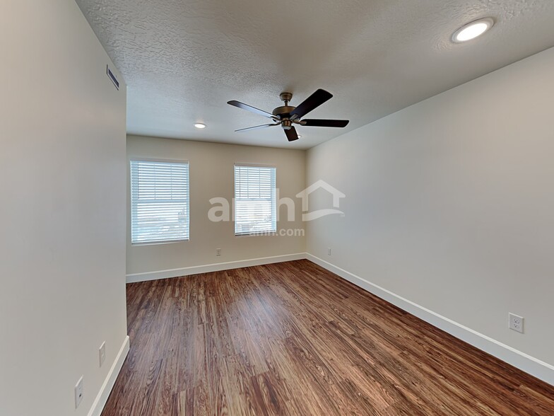 Building Photo - 6033 W Copperhawk Dr