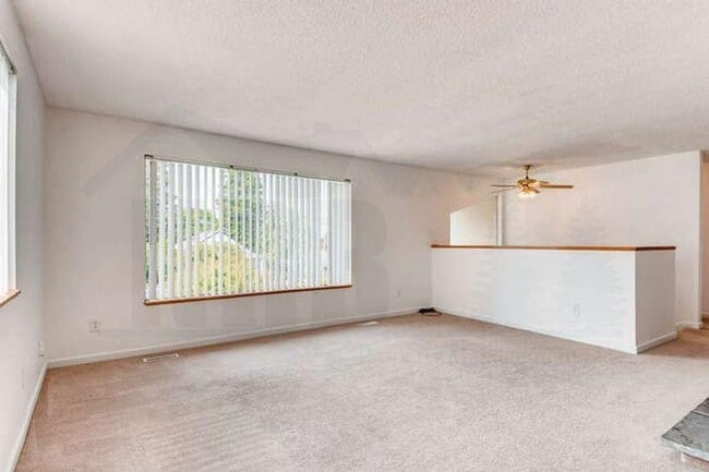 Building Photo - Gorgeous 3 Bedroom Home near Ruston Way!