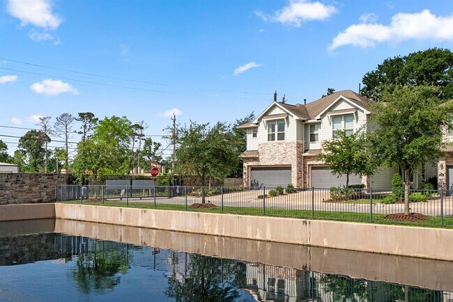 Building Photo - 5003 Lehman Oaks Dr
