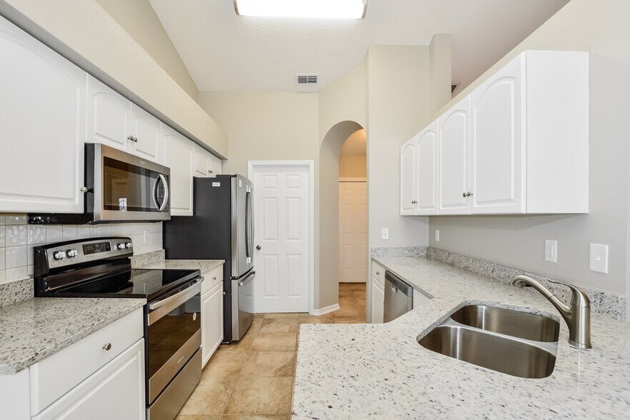 Building Photo - 2850 Surf Dr