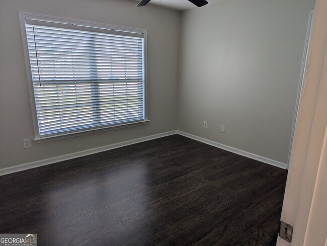 Building Photo - 212 Autumn Trail
