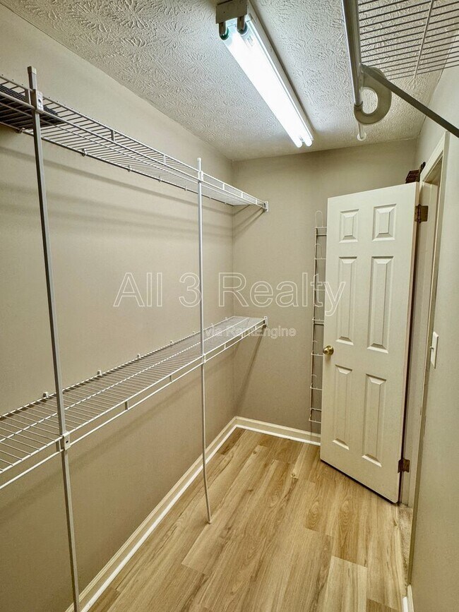 Building Photo - 6008 Woodrun Ct