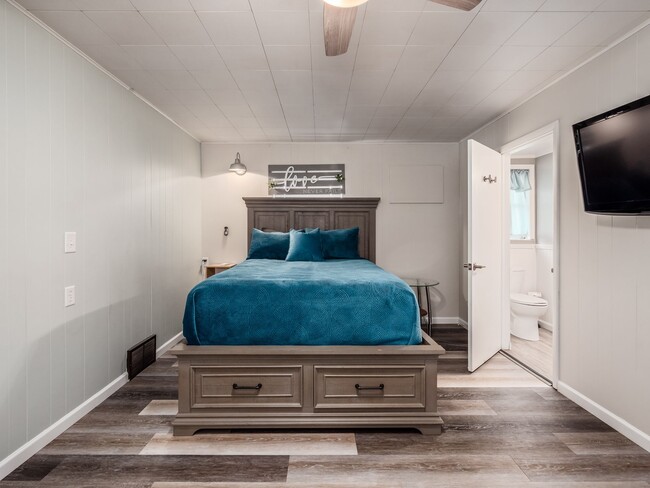 Building Photo - 123 E Alcott Rd