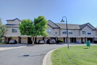 Building Photo - Beautiful 2bed/2bath/1car garage in Louisville!