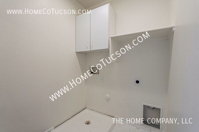 Building Photo - 6645 E Gehrig Ln