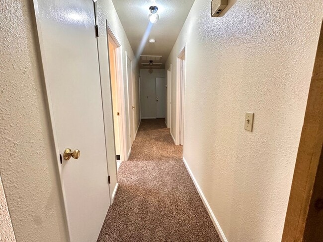 Building Photo - MOVE IN SPECIAL $500 off of first months rent!!