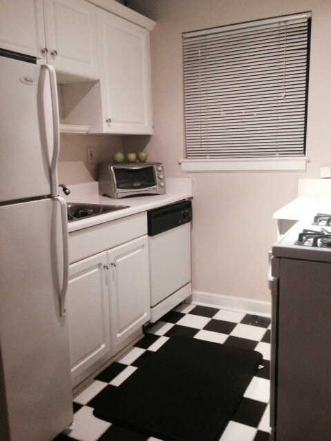 Building Photo - 317 3rd St NE