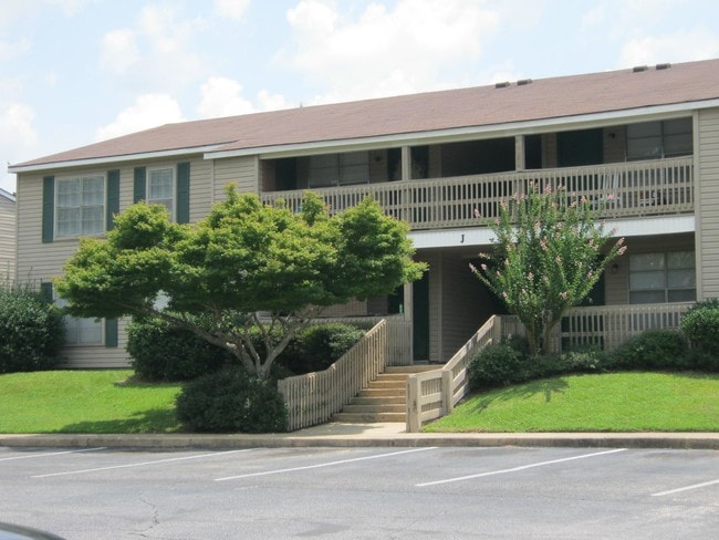 Building Photo - Hunters Pointe