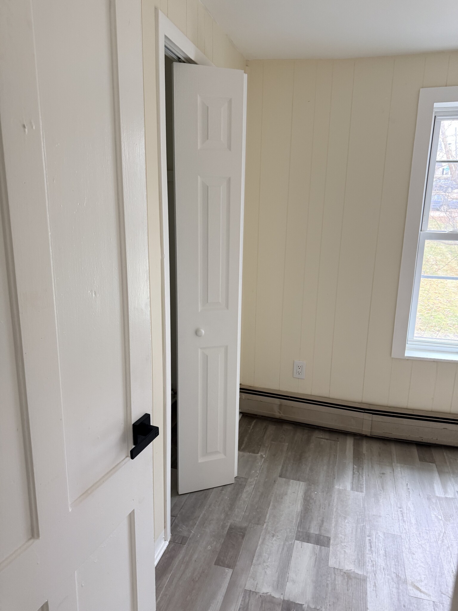 Building Photo - 47 Maple Ave