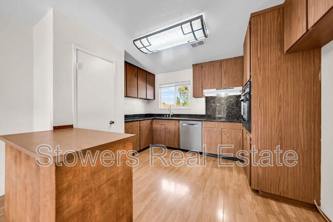 Building Photo - 925 St Louis Ct