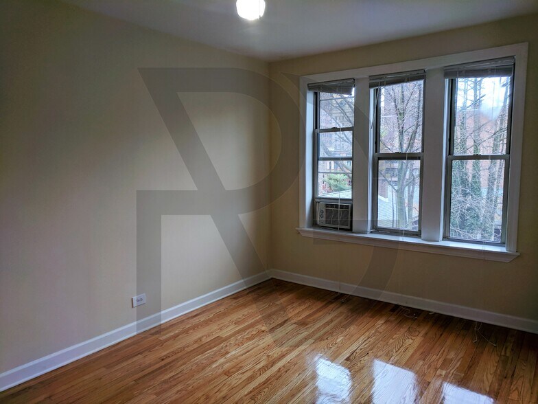 Building Photo - 540 W Aldine Ave