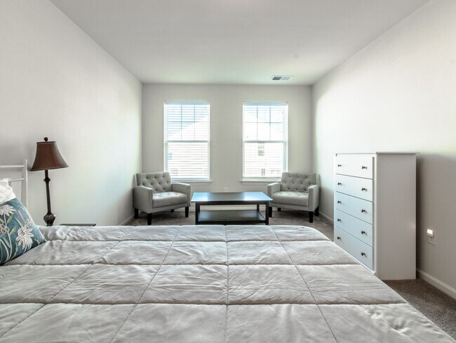 Building Photo - Year round - Furnished Townhome - Frankford