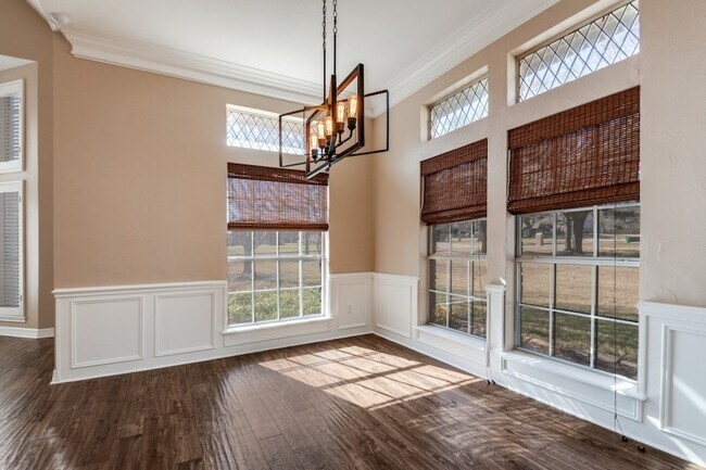 Building Photo - 529 Chippendale Dr