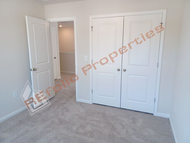 Building Photo - Wonderful 3 Bedroom 2-Car Garage House wit...