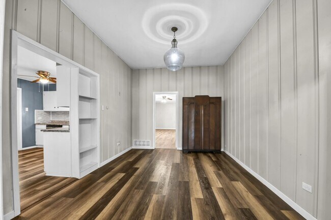 Building Photo - 200 SW 6th Ave