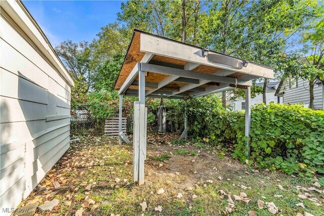 Building Photo - 11702 Brookfield Ave