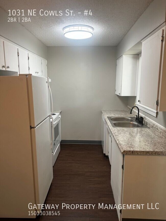 Building Photo - 1031 NE Cowls St