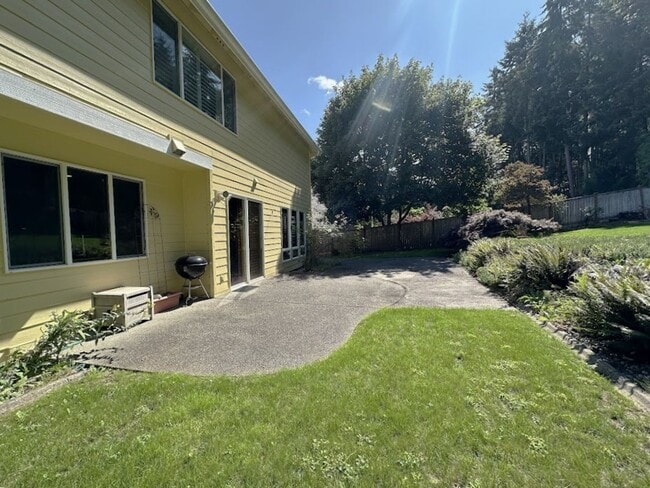 Building Photo - Luxury living in Gig Harbor!