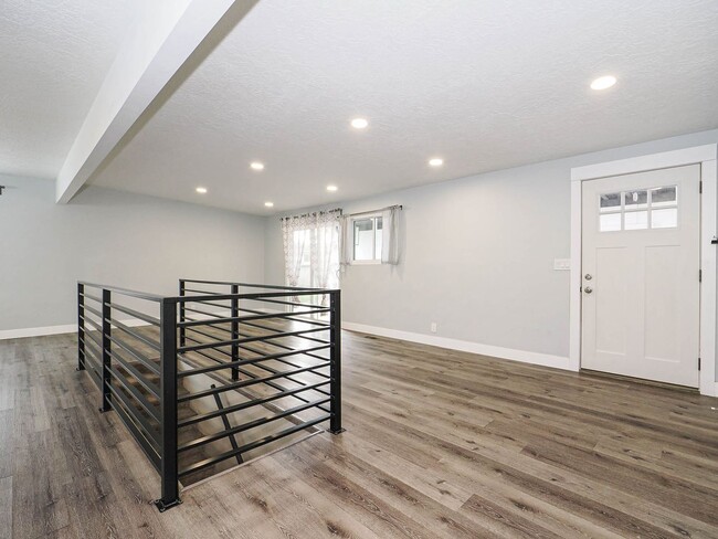 Building Photo - 5 Bedroom, 2.5 Bathrooms Home